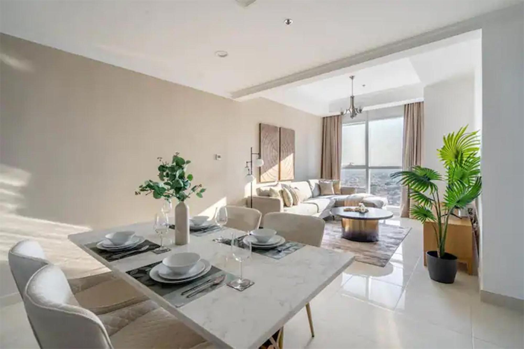 Magnificiant 1Br Apartment In Court Tower With Canal View Dubai Exterior photo